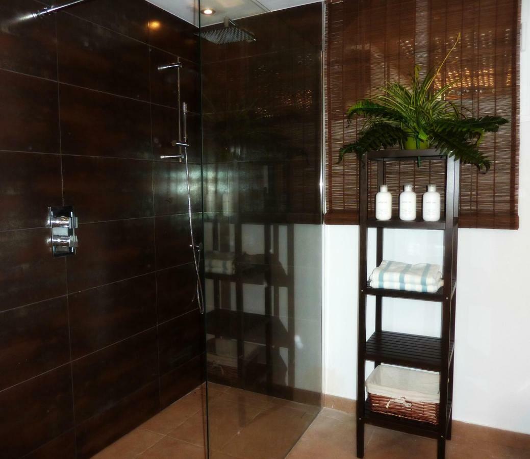 Villa Breeze Boutique Guest Rooms, Marbella Sitio de Calahonda 外观 照片