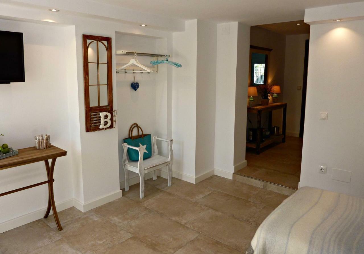 Villa Breeze Boutique Guest Rooms, Marbella Sitio de Calahonda 外观 照片