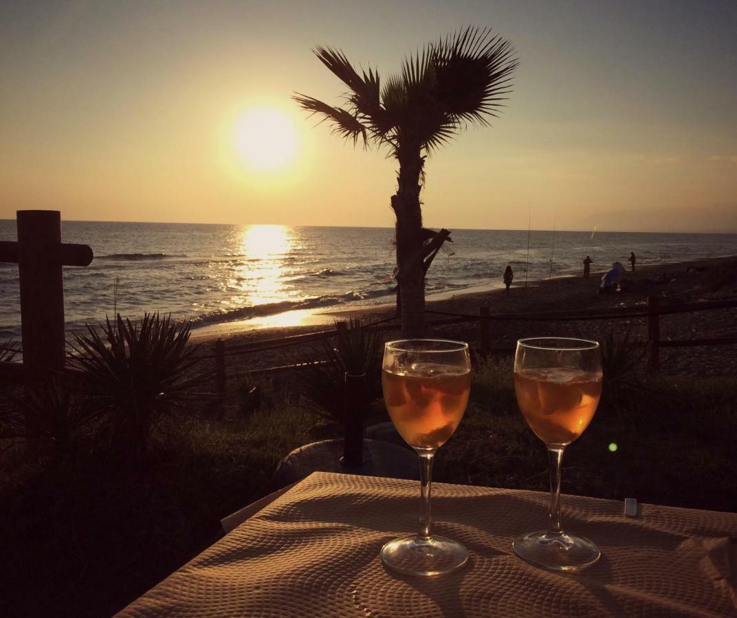 Villa Breeze Boutique Guest Rooms, Marbella Sitio de Calahonda 外观 照片