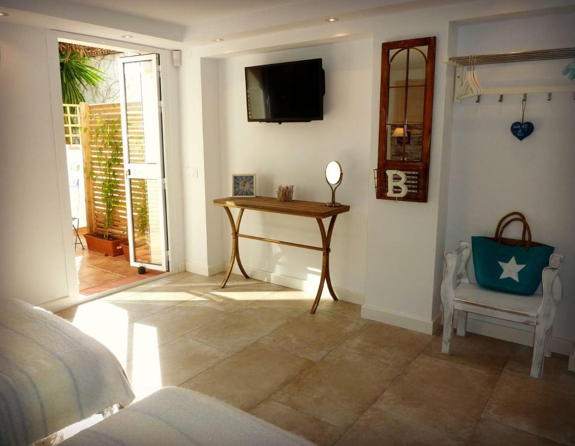 Villa Breeze Boutique Guest Rooms, Marbella Sitio de Calahonda 外观 照片