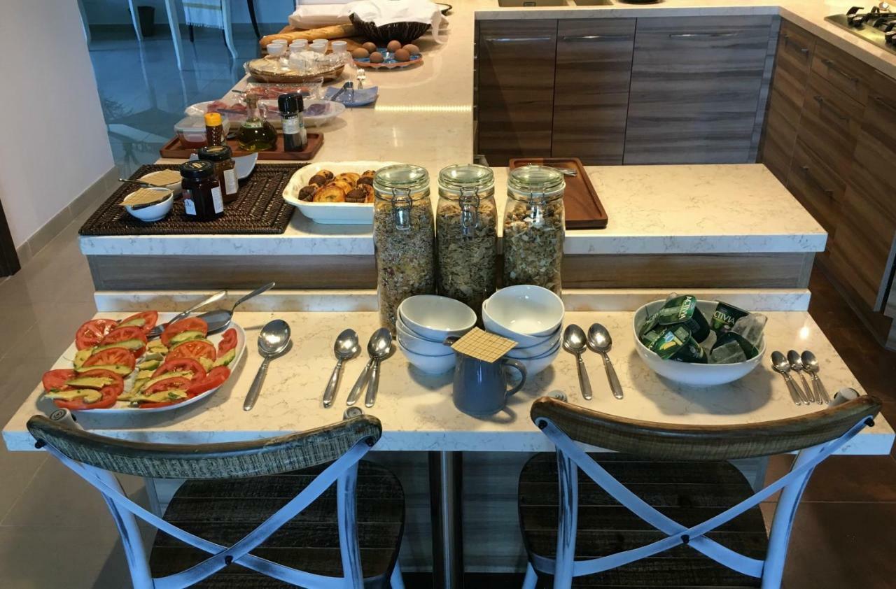 Villa Breeze Boutique Guest Rooms, Marbella Sitio de Calahonda 外观 照片