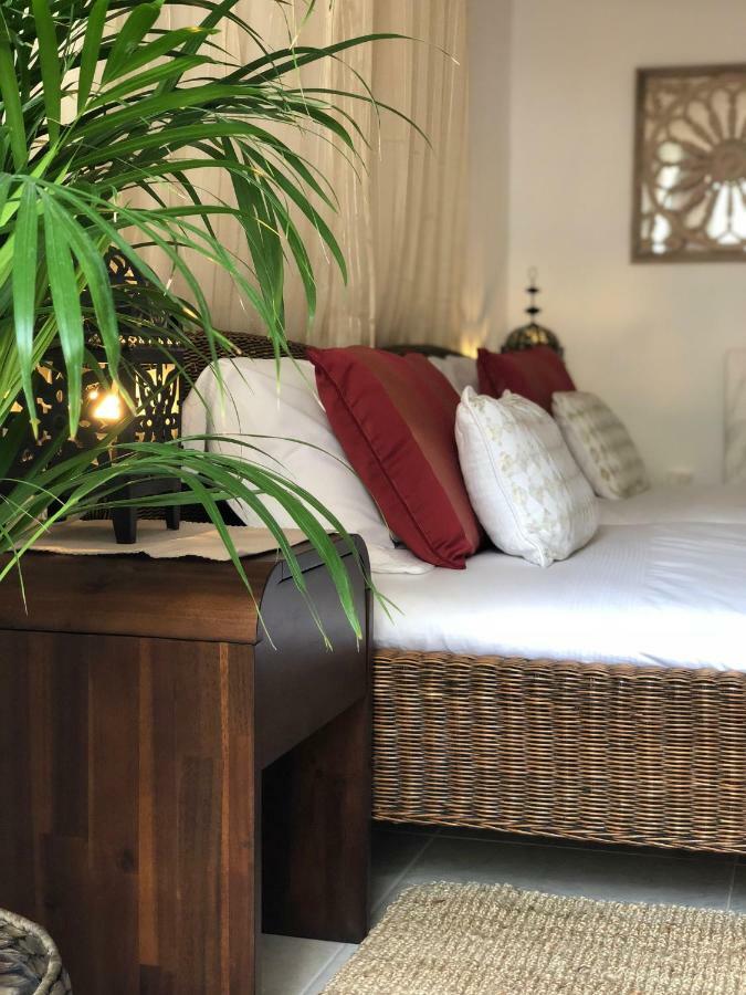 Villa Breeze Boutique Guest Rooms, Marbella Sitio de Calahonda 外观 照片
