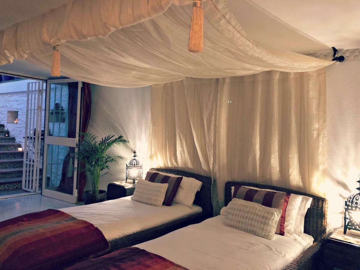 Villa Breeze Boutique Guest Rooms, Marbella Sitio de Calahonda 外观 照片